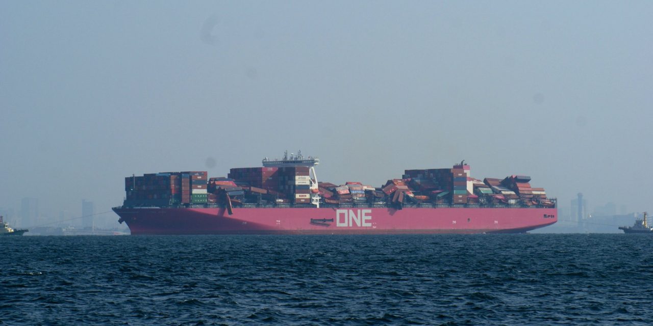 Long Beach Bound Ship Estimated To Have Lost 1 900 Containers In Severe Weather Longshore Shipping News